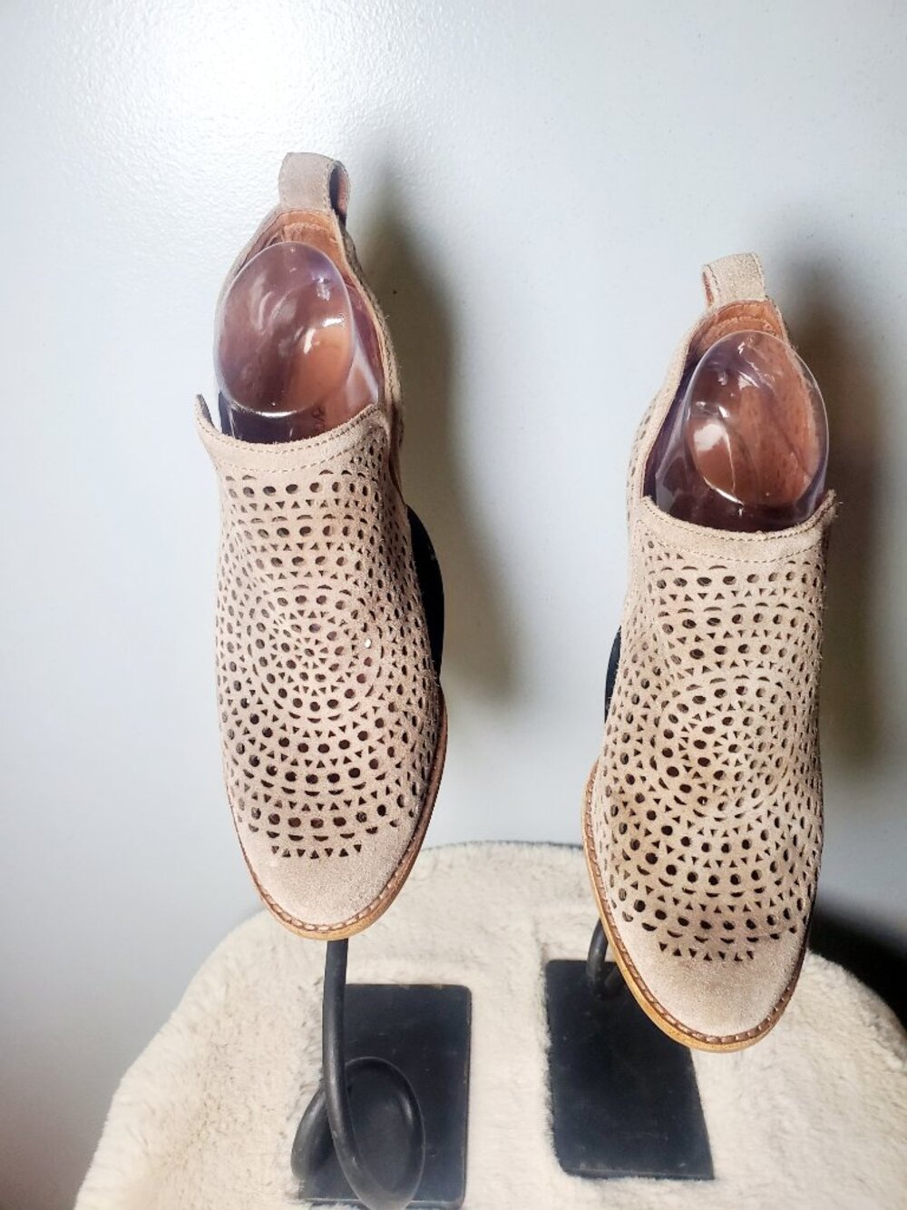 Jeffrey Campbell Perforated Suede Ankle Boots Tan Boho Western Coastal Cowgirl 9 - Picture 4 of 14